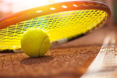 Hvordan lærer man at begynde tennis